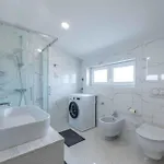 In 41678 شقة *