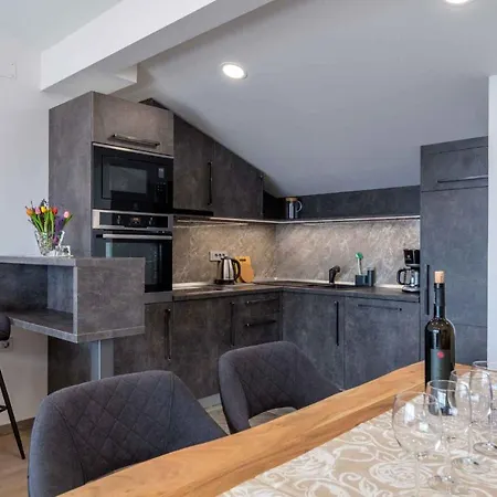 In 41678 Apartment *