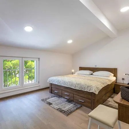 In 41678 Apartment